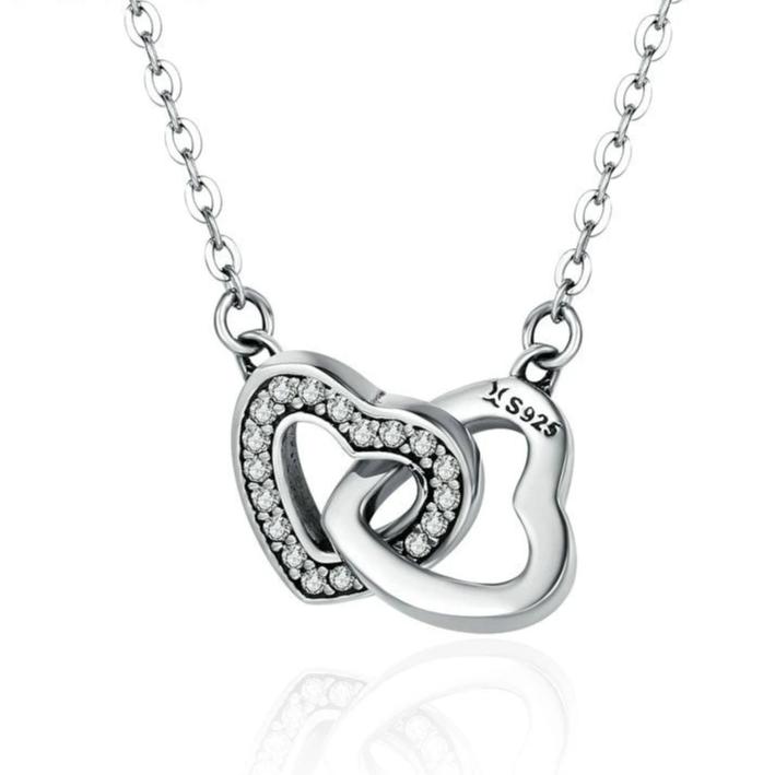 Stříbrný náhrdelník se spojenými srdci